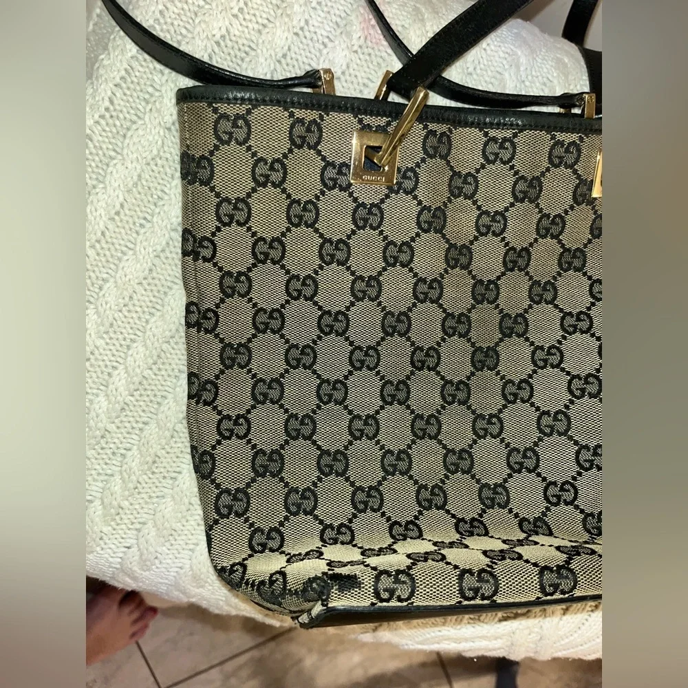 Gucci Monogram Vintage Bucket Bag - Picture 8 of 15